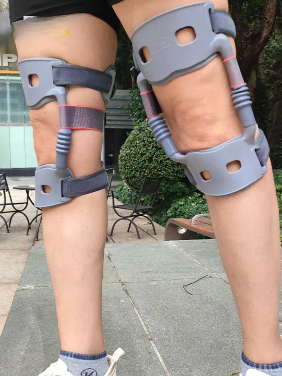 Fourth-generation knee aids, knee pain, elderly protection, knee wear braces, exoskeleton assisted walkers