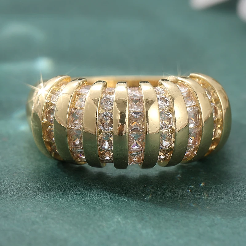 Schillernder Eingelegter Weißer CZ Damenring Exquisiter Goldfarbener Geometrischer Ring für Tägliches Tragen Partyschmuck Jubiläumsgeschenk – Detail 2