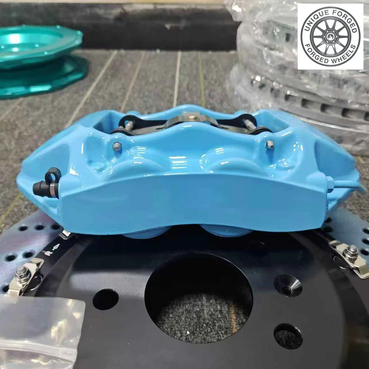 

Комплект для модификации автомобиля 26 Style GT4: 4-поршневая тормозная система с электронным ручным тормозом