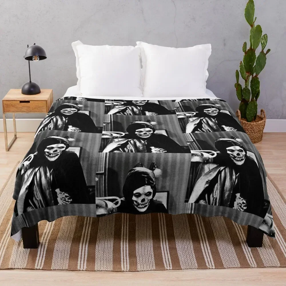 

Misfits (The Crimson Ghost) x 1946 Throw Blanket Versatile Cozy Throw Blanket for All Occasions