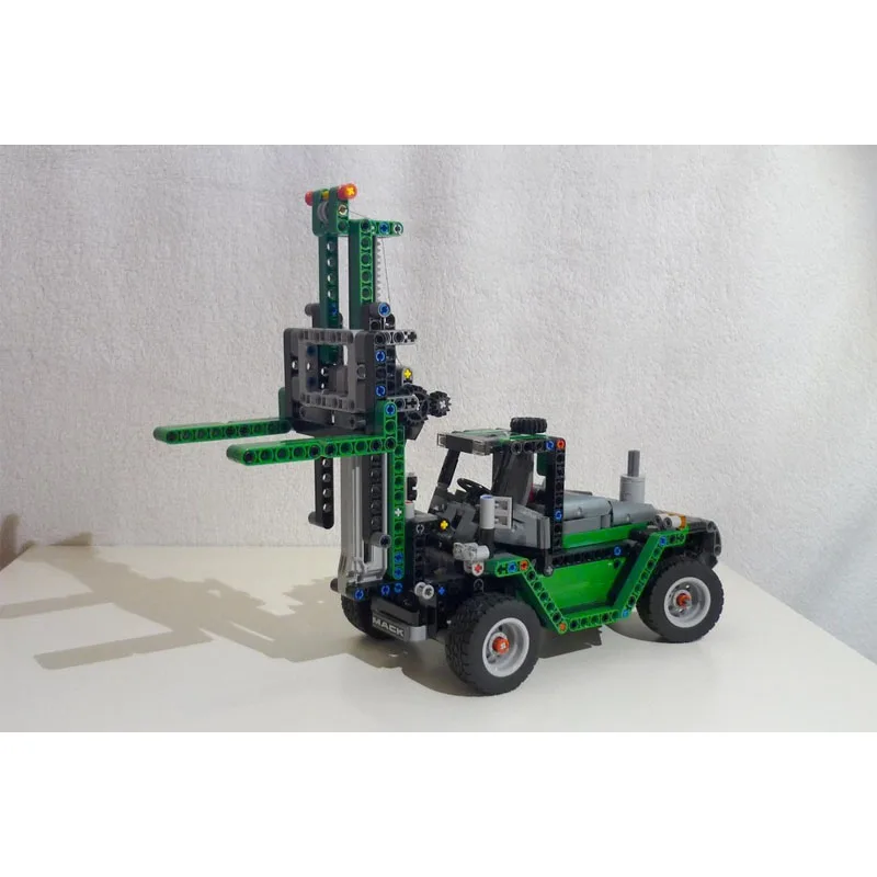 

MOC-17513 Новая модель вилочного погрузчика для городских фермерских хозяйств, 710 деталей, подарок на день рождения и Рождество для мальчиков и детей