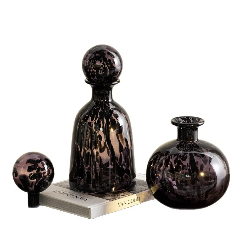 

Medieval high-end art glass vase, fashion and creative home decoration, model room decoration