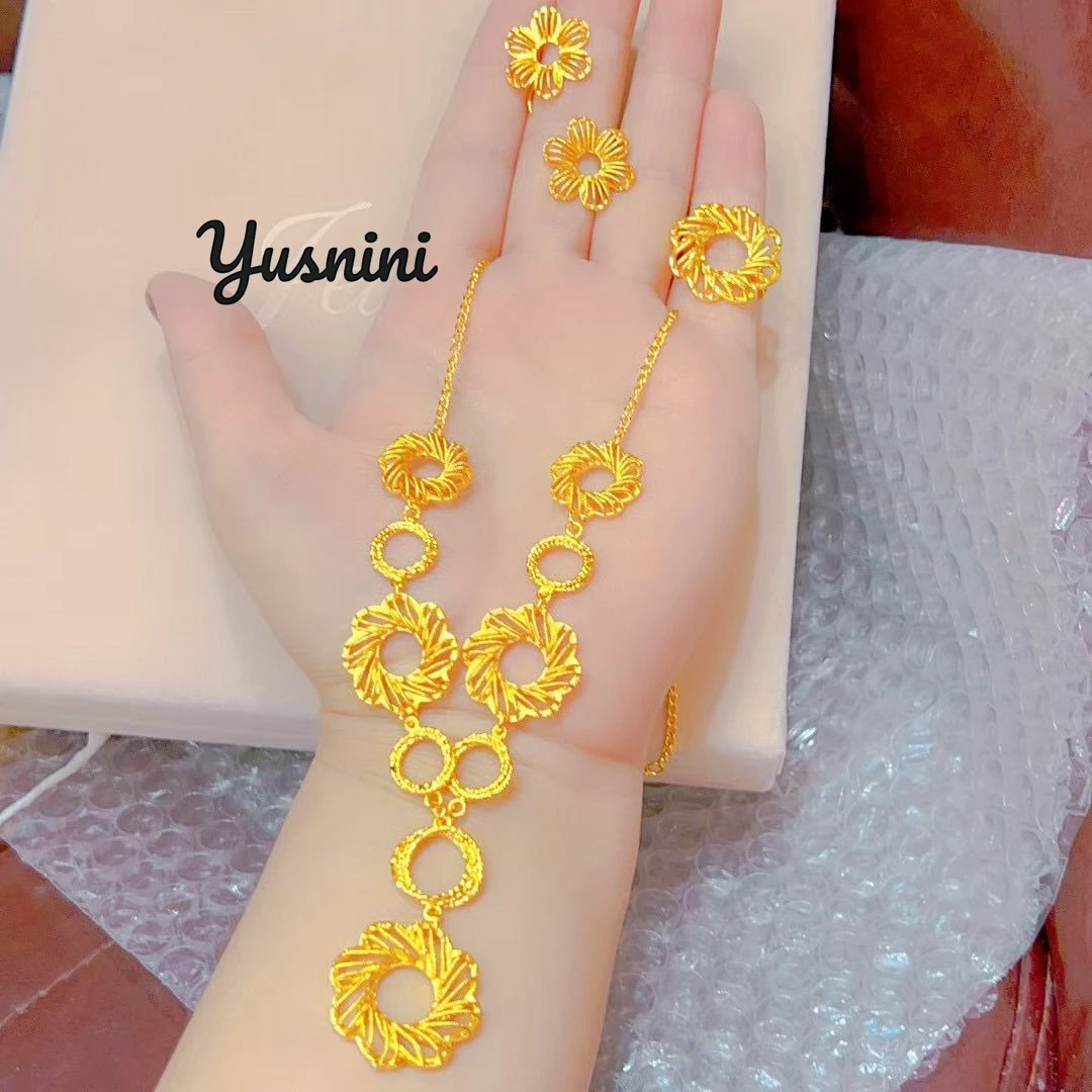 

Модное европейское Дубайское 24-каратное позолоченное ожерелье, серьги, кольца для пар, комплект ювелирных изделий для свадебной вечеринки DD10901