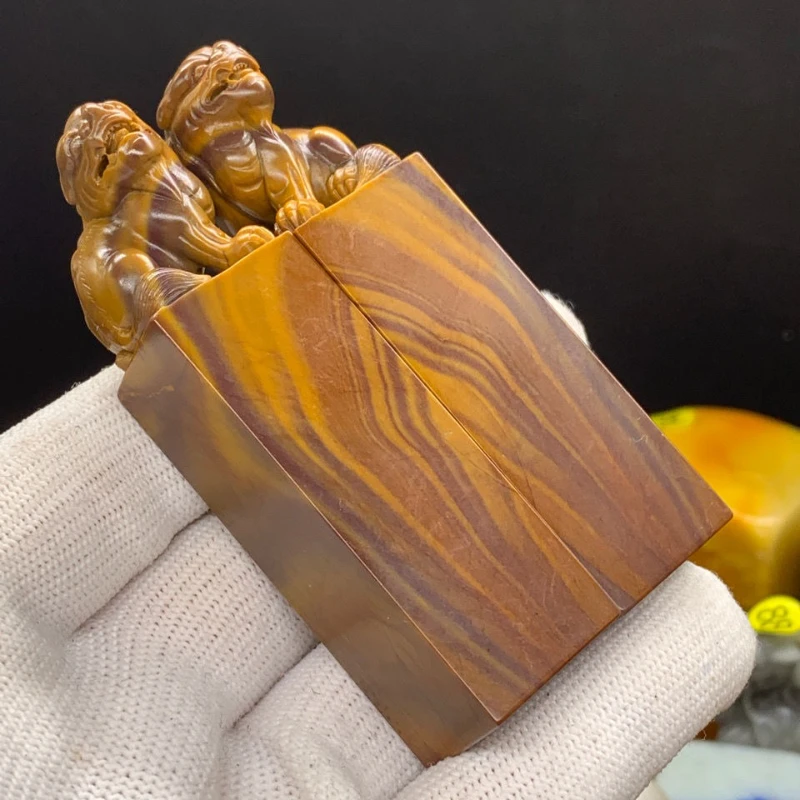 

Pure hand-carved 2/2/8 cm calligraphy painting seal engraving