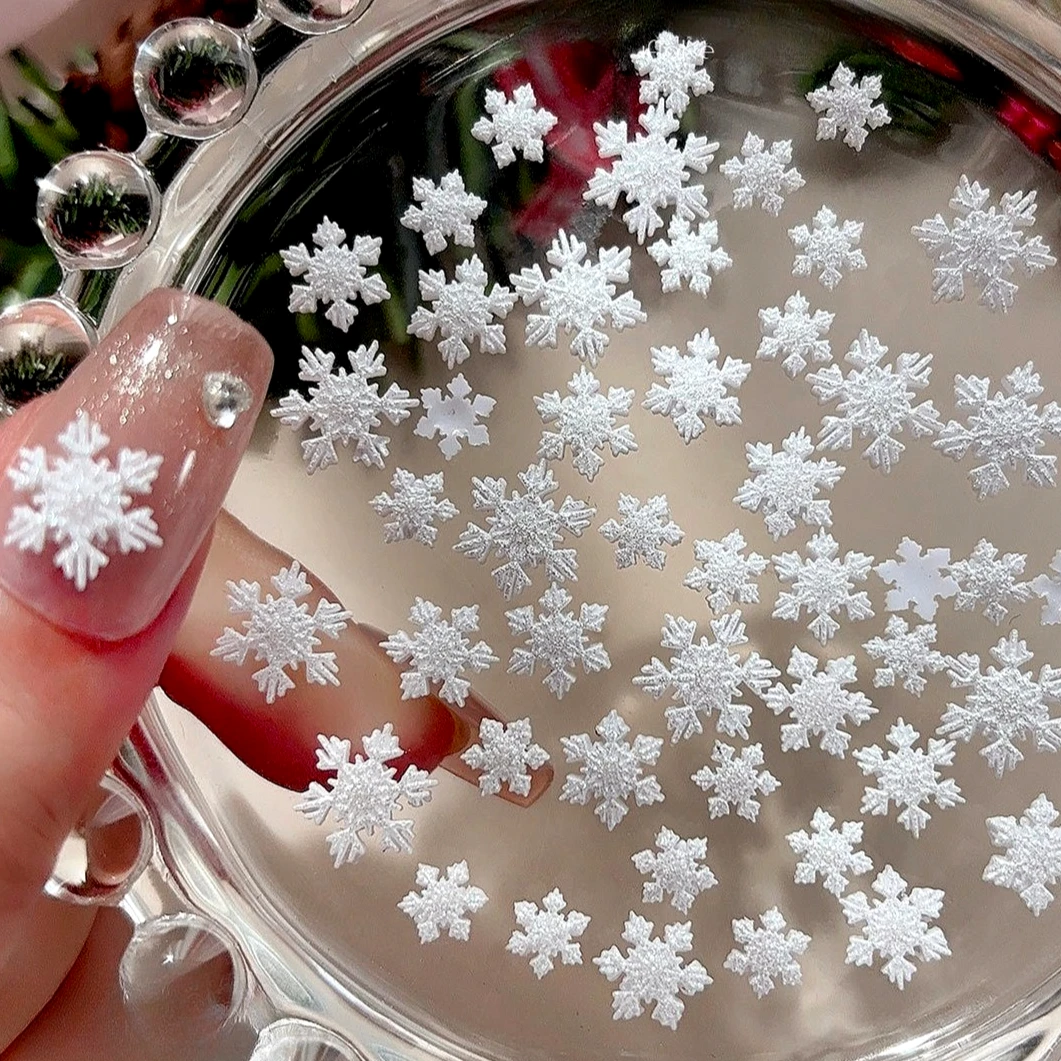 

Delicate Resin Pure White Snowflake Christmas Tree Wreath Bowknot Pearl Cherry Apple Star Nail Art Accessories Decorations Tools