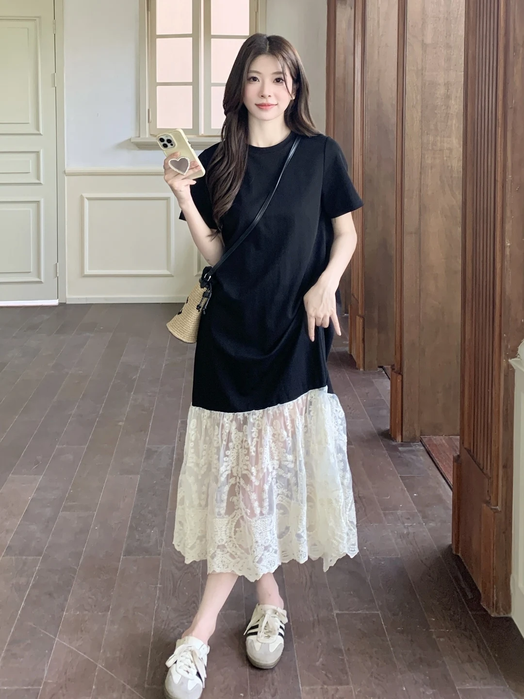 Dentelle épissure t-shirt style décontracté Dr femmes été nouveau Sle Agel polyvalent longue Dr coréen Sle trajet dentelle Patchwork