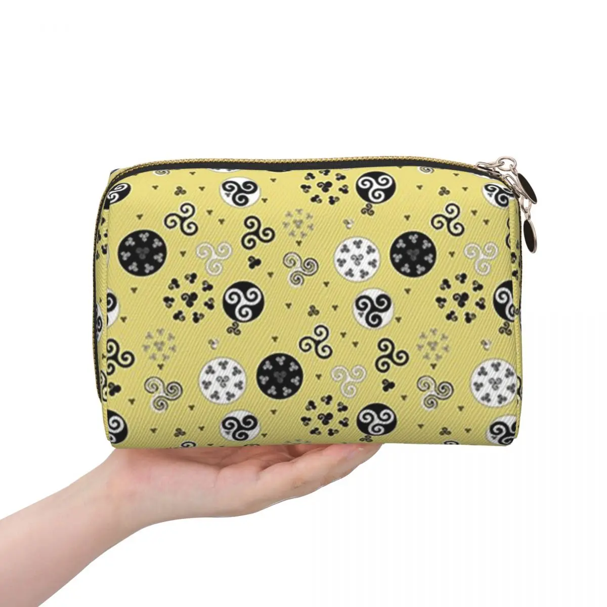 

Белый Бретон Triskels на черном Amazon Bretagne Brittany Женская косметичка Дорожный органайзер для макияжа Сумка для хранения туалетных принадлежностей Dopp