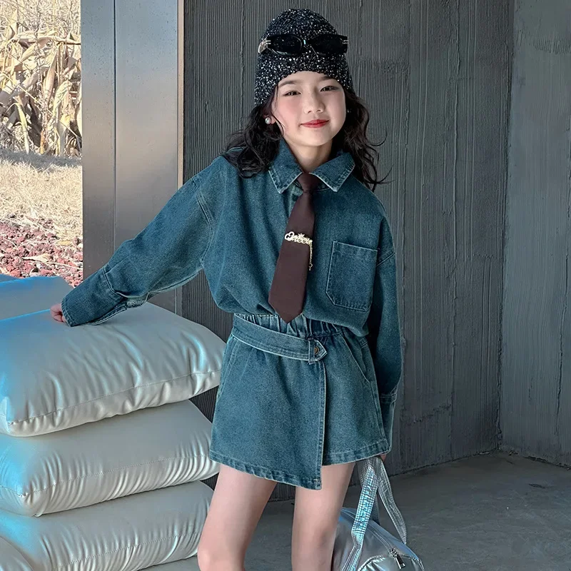 

Girls Spring and Autumn 2024 Set: Retro Blue Denim Shirt Design, Small and Unique Long sleeved Top and Short Skirt Two Piece Set