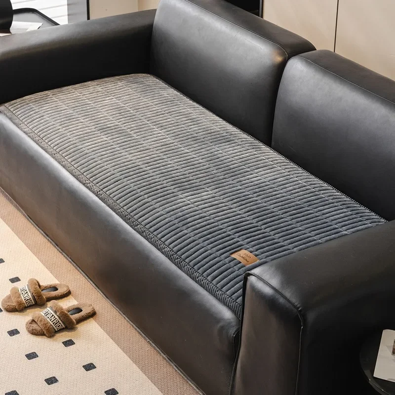 New Flannel Sofa Cover Solid Color Simple Versatile Autumn Winter Thickened Non-Slip Cushion Sofa Cover Cat Scratch Resistant