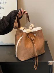 Futro jagnięce zamszowa torba na torba ze sznurkami o dużej pojemności 2023 nowe damskie designerskie szerokie paski na ramię lekkie luksusowe torby Crossbody