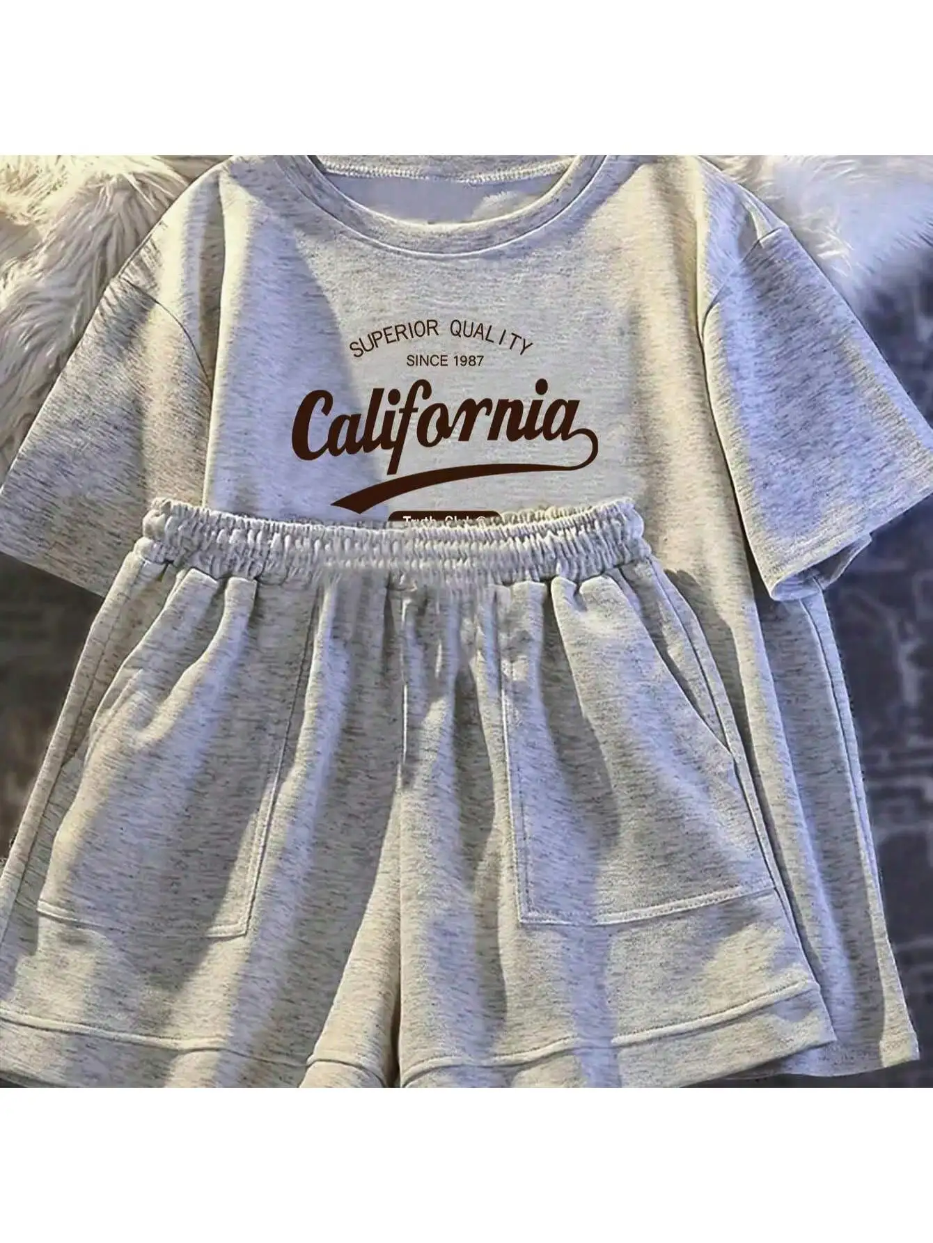 Bedrucktes Sommer-Set für Mädchen, kurzärmliges T-Shirt, lässige Shorts, Outfit, stilvolles Design für Outdoor-Aktivitäten – Detail 19