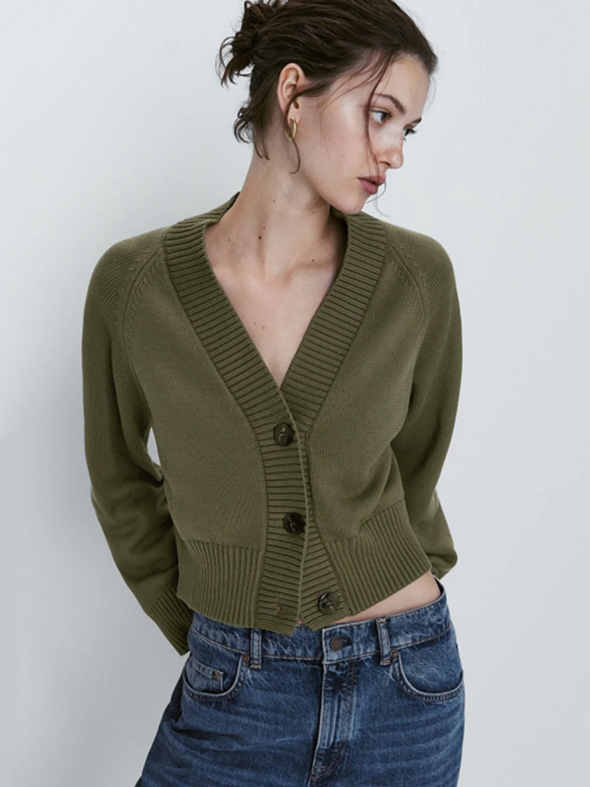 

V-Ne Button-Up Knitted Sweater Jaet Retro een Color New Arrival Women's Faion Autumn 2023 Versatile MD Ladies' ...