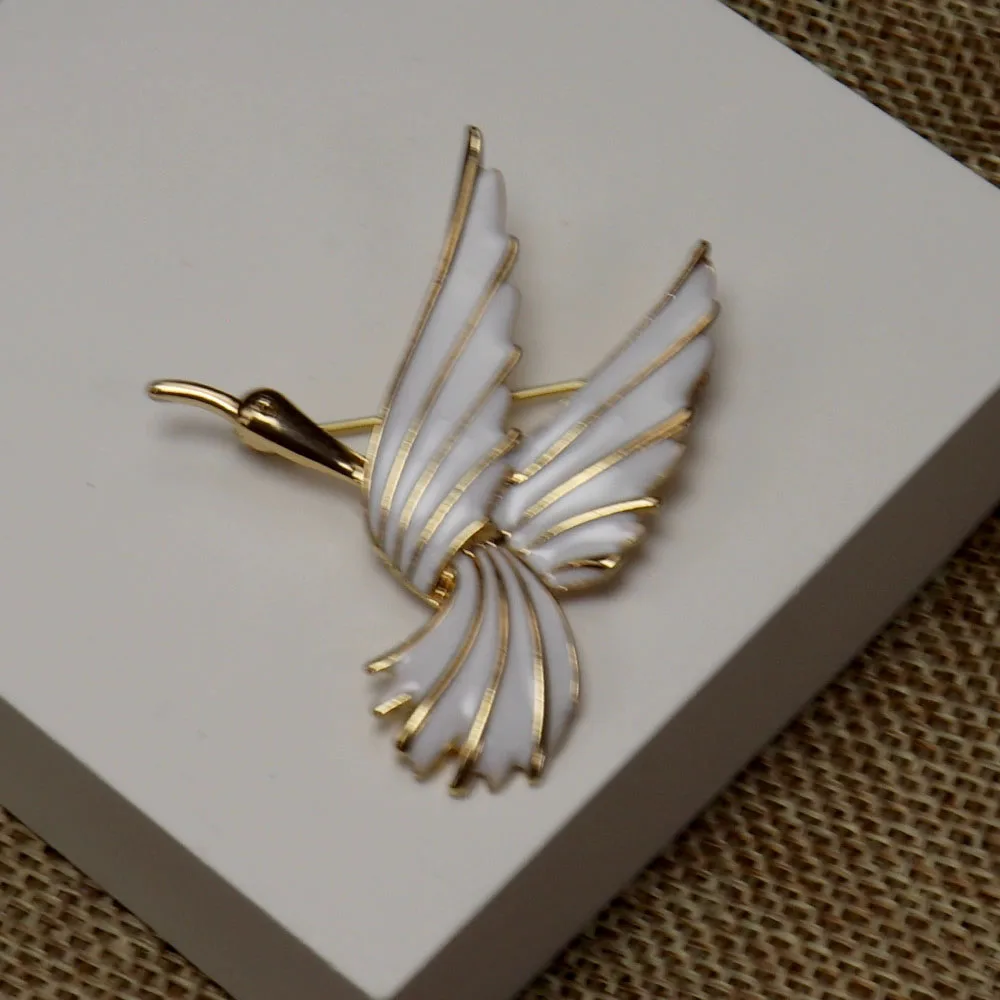 Flying Red-crowned Crane Bird Badge Enamel Pin Brooch Jewelry