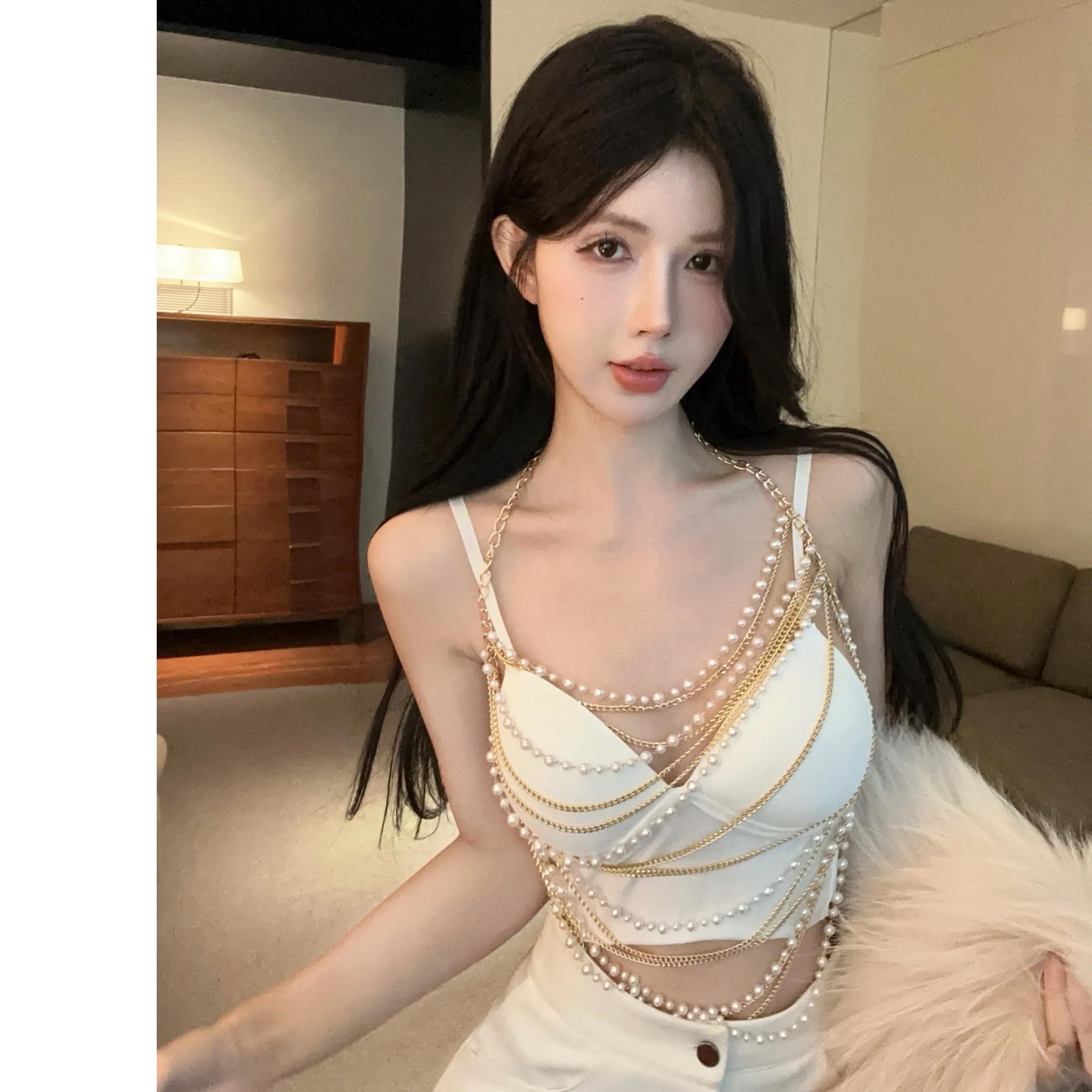 

Комплект нижнего белья из трех предметов с золотой жемчужной цепочкой, модный комплект из двух предметов для женщин, подчеркивающий красоту спины