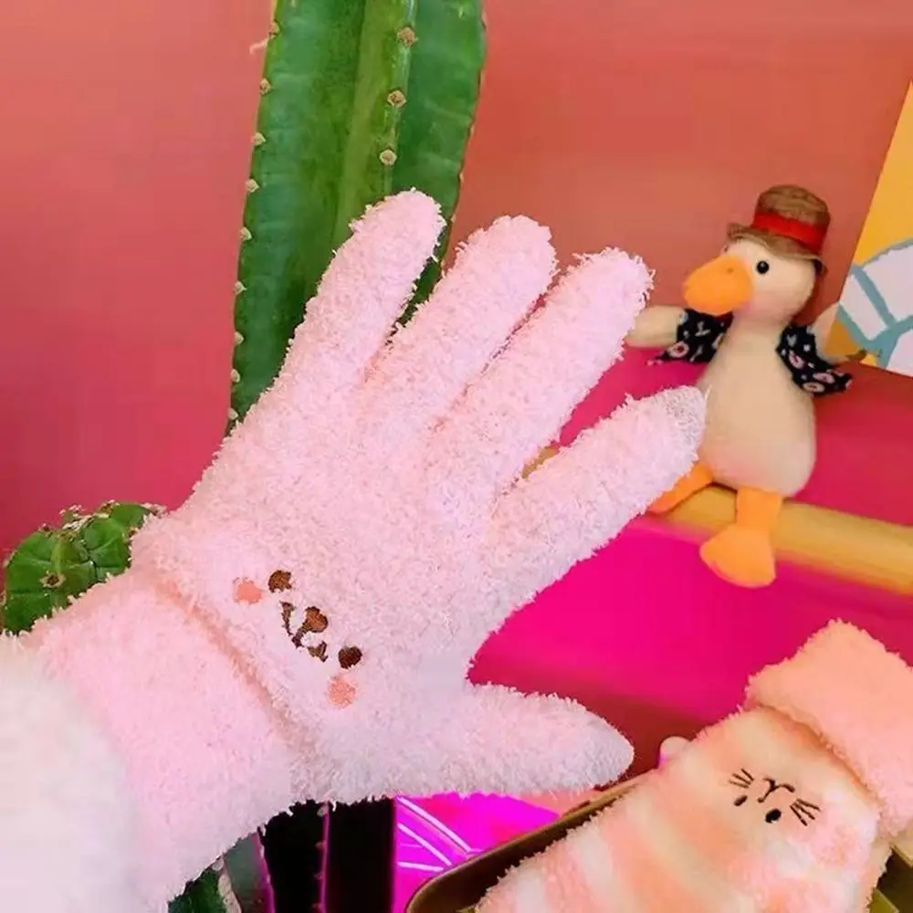 Inverno de pelúcia bonito da menina luvas de dedo quente bordado blush urso lã luvas estudante frio ao ar livre ciclismo