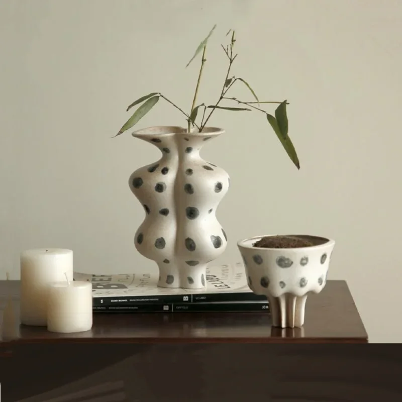 Hand-painted Ceramic Vase Chinese Retro Bottle Handcrafted Irregular Porcelain Vase Flower Pot Home Decoration Accessories