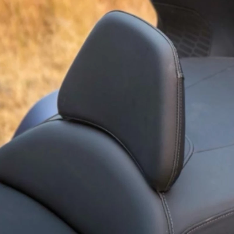 

The rear wing GL1800 is equipped with a long-distance driver's backrest F6B passenger comfort backrest pad.
