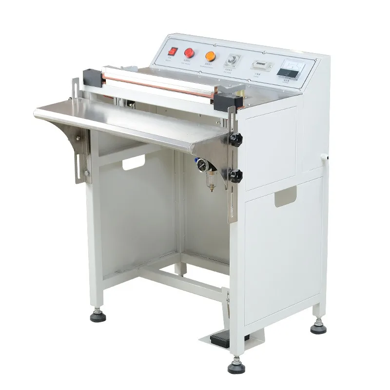Foot-operated mechanical sealing and cutting machine, packaging machine, foot-operated sealing machine
