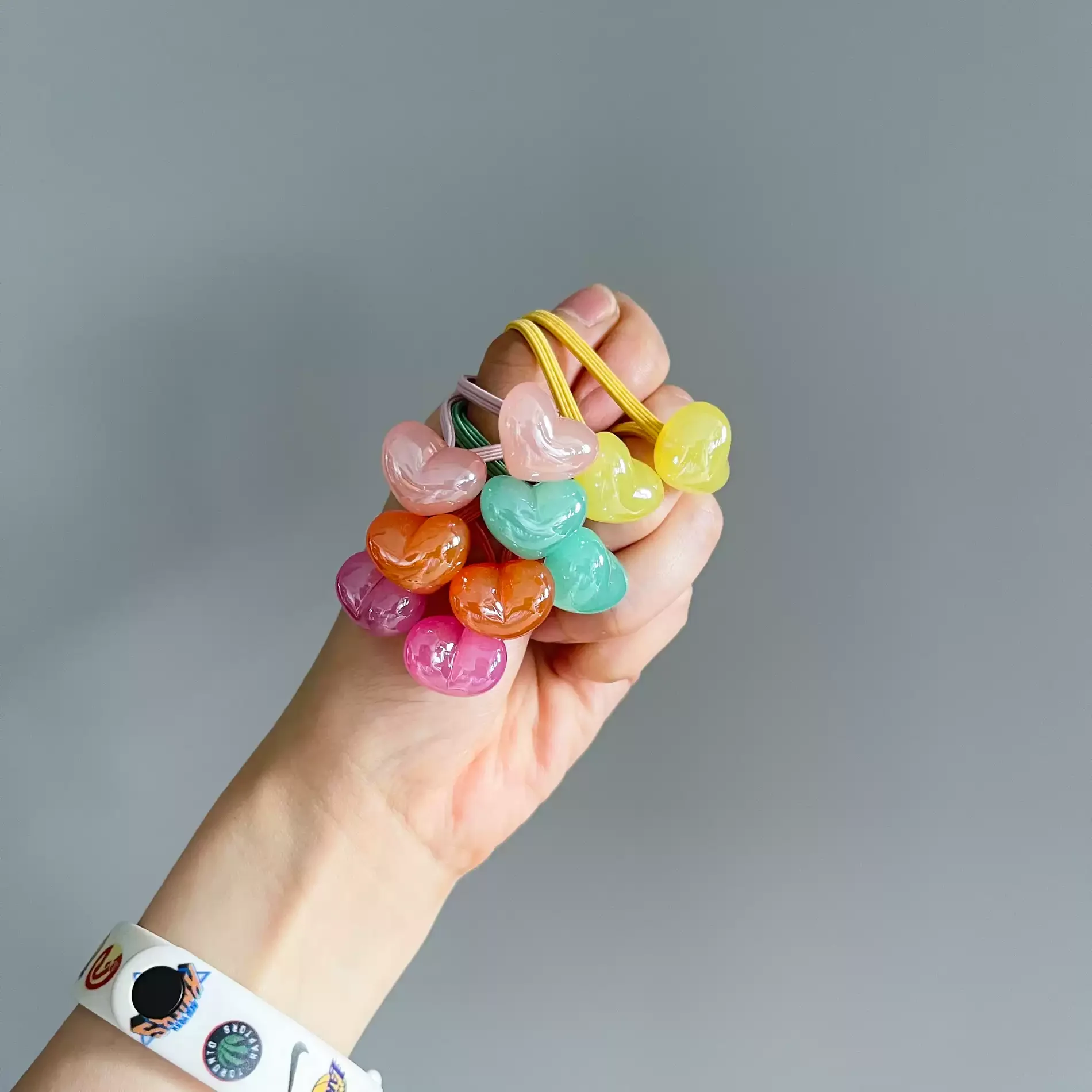 

Набор из 2 акриловых резинок для волос в форме сердца с мультяшным рисунком, ручной работы, резиновые повязки для волос, аксессуары для девочек