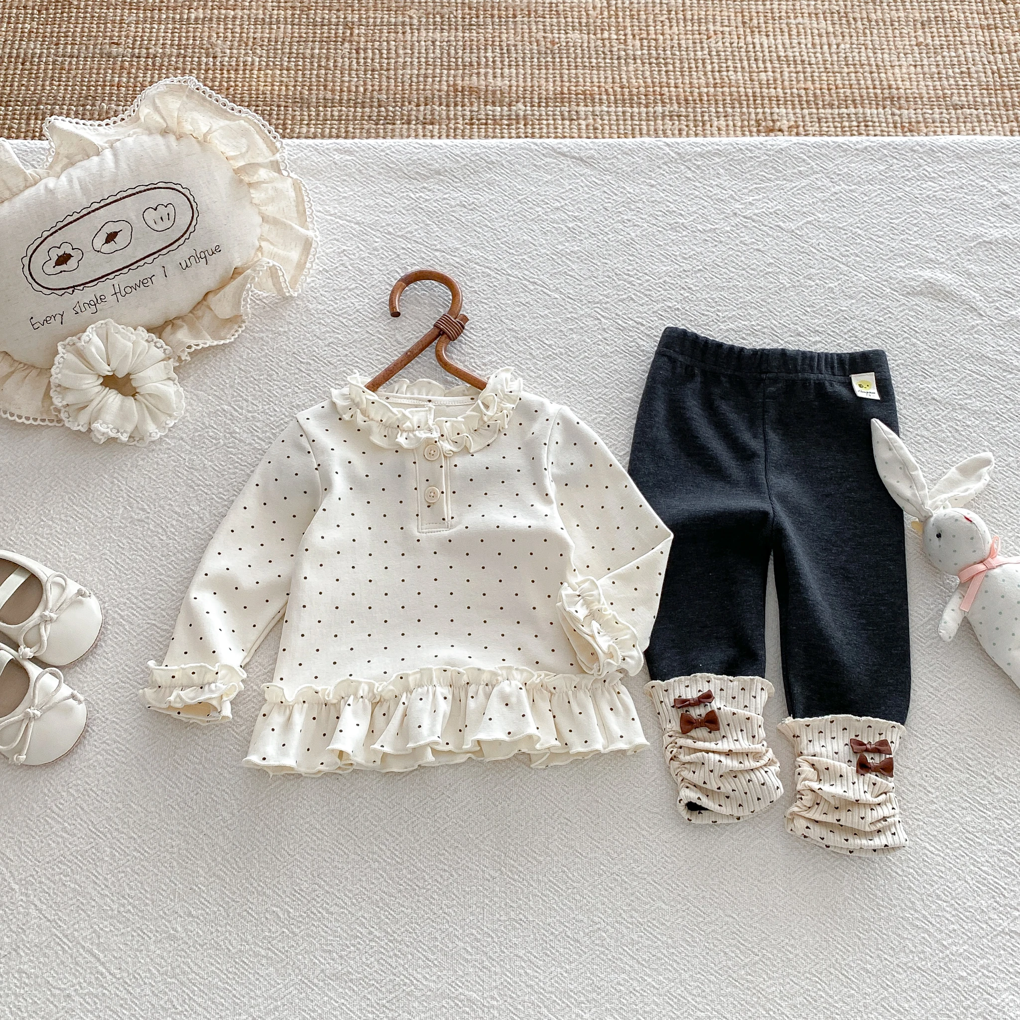 Fall-style stylish polka dot long-sleeved baby girl's top, new and versatile women's baby T-shirt base layer shirt
