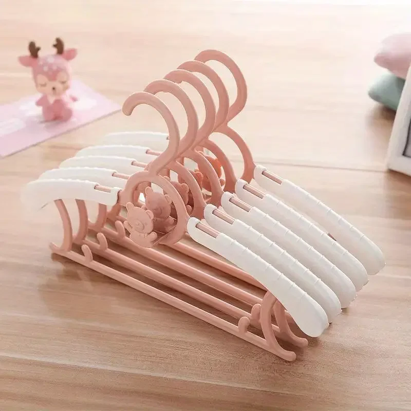 5 Stück ausziehbare Kleiderbügel für Babyzimmer, platzsparende, rutschfeste Kleiderbügel für Mädchen, Jungen, Kleinkinder und Kinder