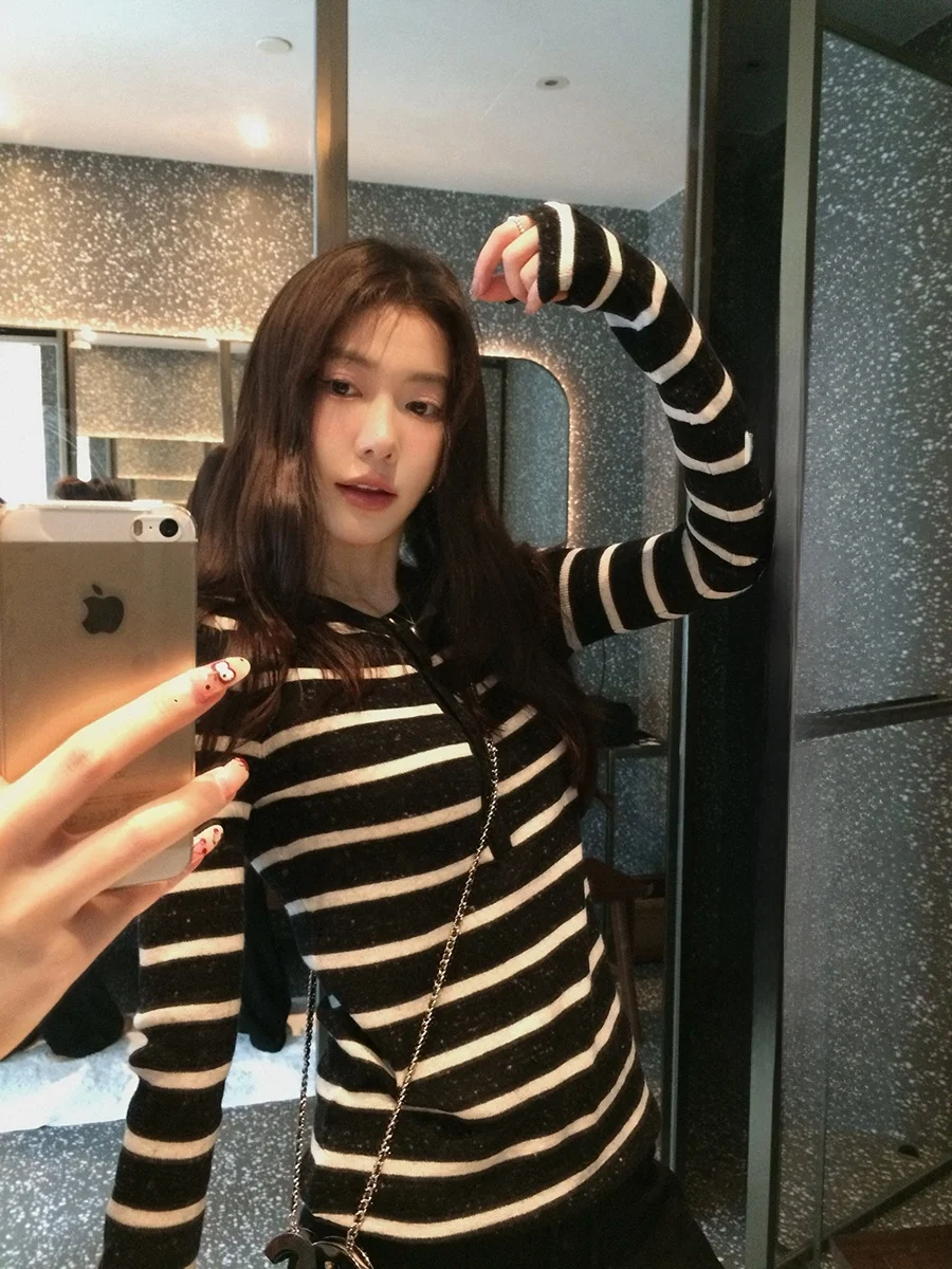 

Ibell Zhang Women's Long Sve Knitted Sweater round Ne Color Blo Striped Slim Fit Linen Blend Faion Spring 2025