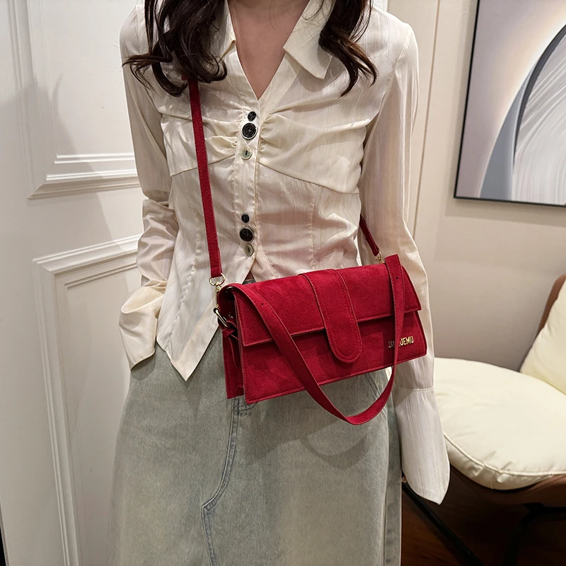 حقيبة كتف واحدة فريدة من نوعها من البولي يوريثان مع أجهزة معدنية بتصميم أنيق لليالي التاريخ ورحلات التسوق غير الرسمية #1