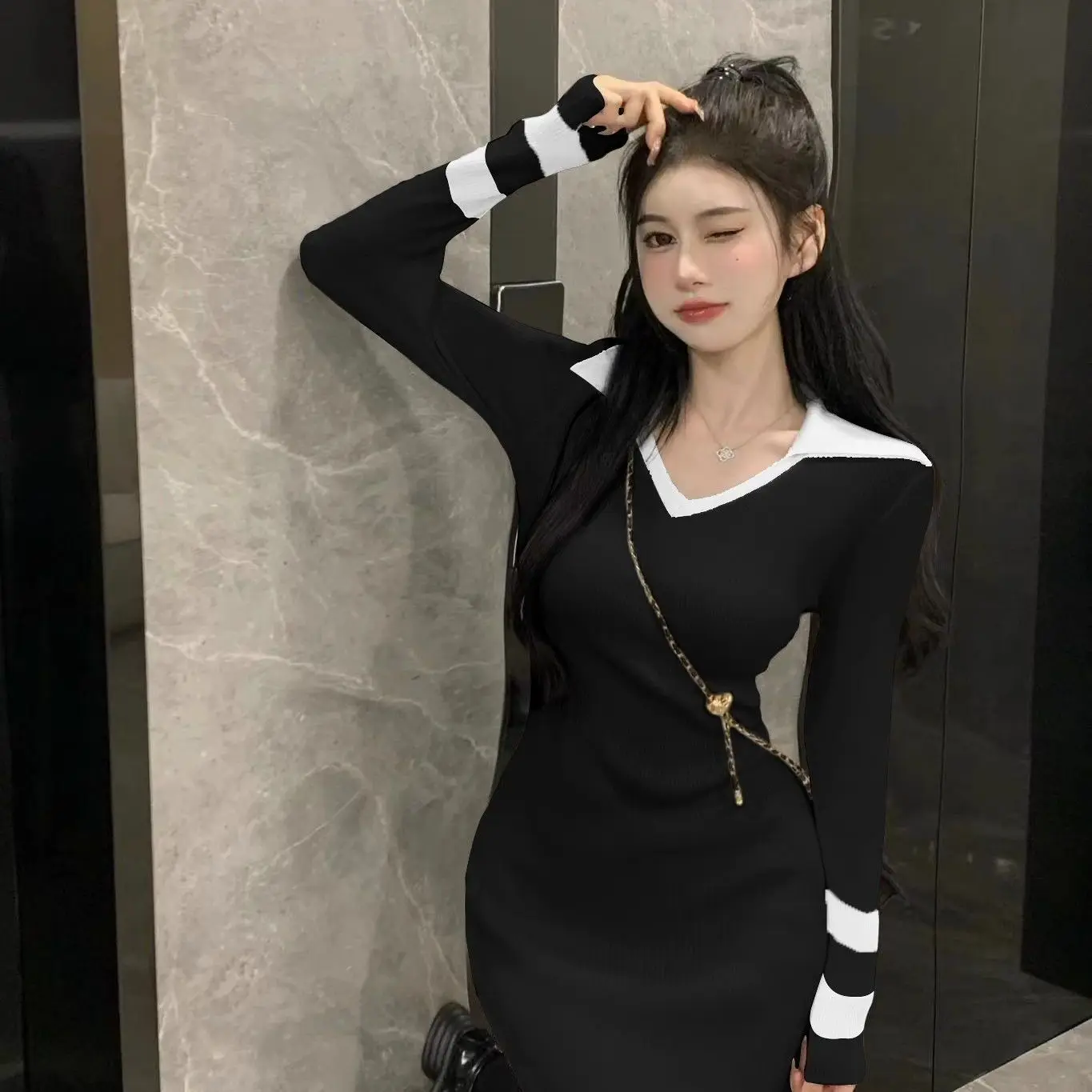 V-neck Color Blocking Design Niche Slim Fit Dress New Temperament Socialite Hip Hugging Knitted Dress