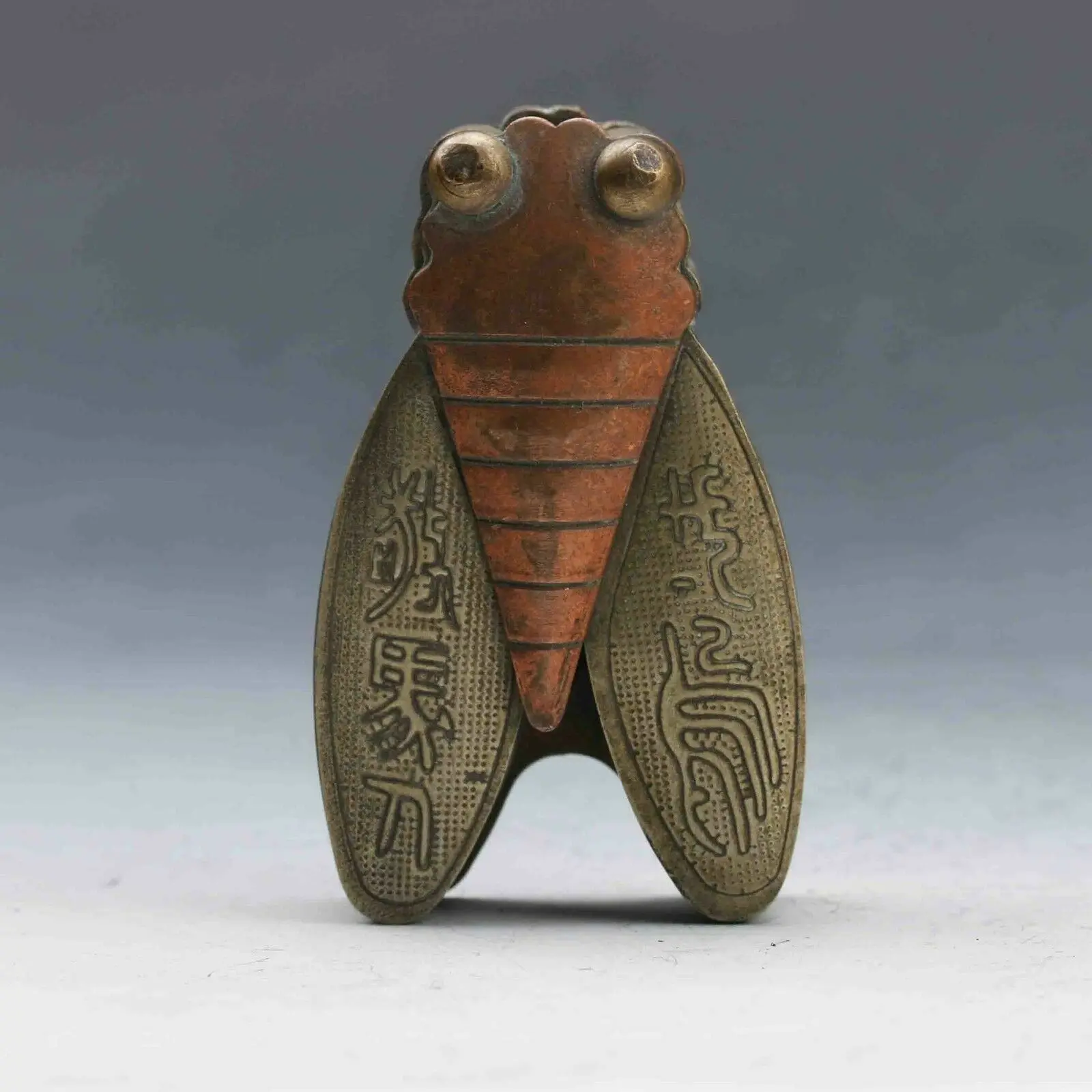 Old Chinese antique Collection carved Bronze cicada statue fengshui Decor