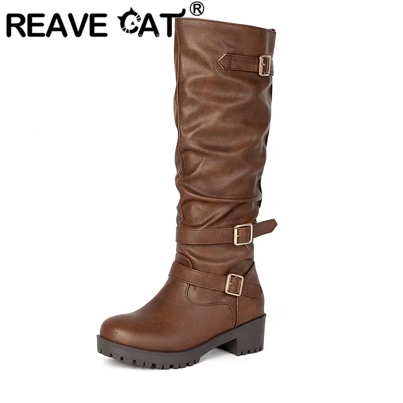 REAVE CAT Коричневые женские сапоги до колена с круглым носком, толстым каблуком 4,5 см, платформой 2 см, без застежек, плиссированные, большие размеры 43, 44, 45, повседневные ботинки.