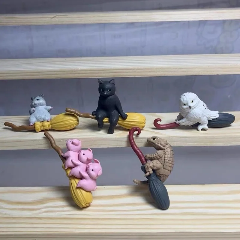 Yell Gashapon Flying Broom Cute Animal Mini Figure Cat Pig Owl Hamster Desktop Collectible Display Ornament Home Decoration Gift