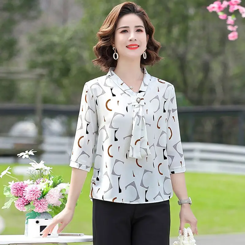 

Spring Mid-sleeve Tops for Middle-aged Ladies New Stylish and Elegant Designs