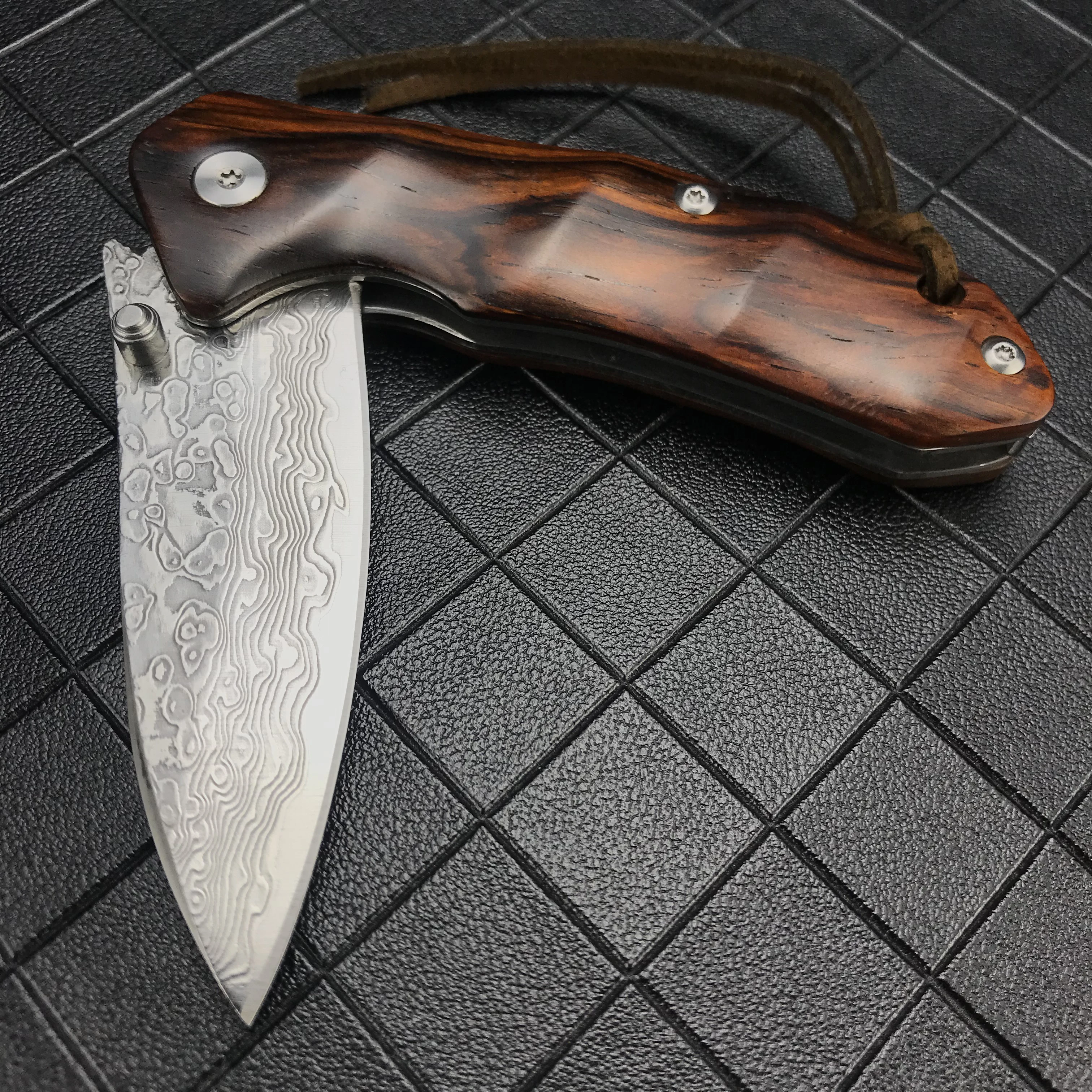 VG10 Damascus Steel Flipper Assisted Folding Pocket Knife Red Sandalwood Handle Outdoor Camping Hunting Knives Tactical EDC Tool