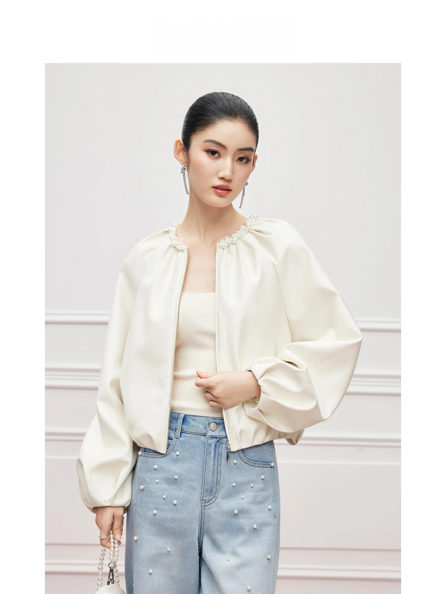 

MandyZhang Elegant White Imitation Pearl Ruffle Collar Silk Short Jacket Women Commuting Pleated Jacket Casual Loose Fit