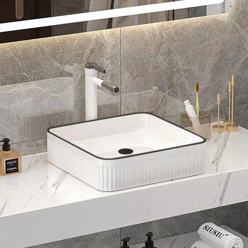 Imagem -04 - Bacia de Mesa Cerâmica Tamanho Pequeno Bacia Única Retangular Lavatório do Banheiro Vaso na Varanda Borda Preta