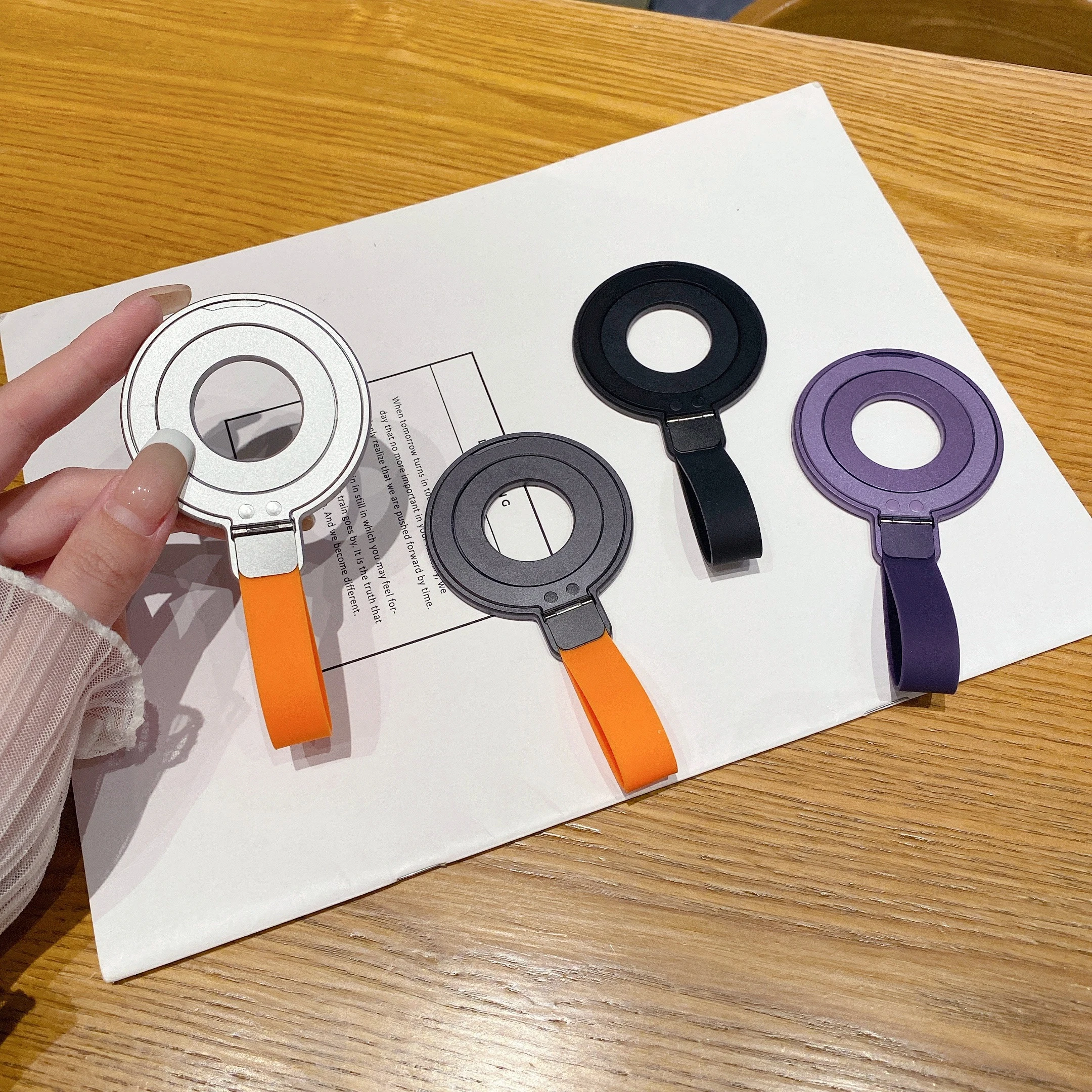 

Horizontal and vertical dual-use car mounted strong magnetic phone holder MagSafe handheld ring buckle suitable for Huawei Apple