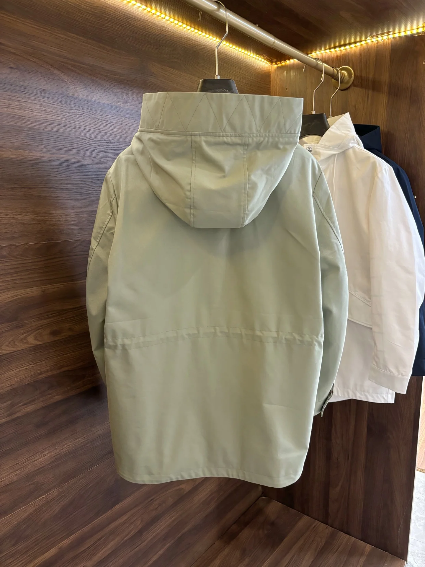 سترة إيطالية LP للخريف والشتاء بغطاء للرأس وخفيفة فاخرة بتصميم عتيق على الطراز الحضري غير رسمية