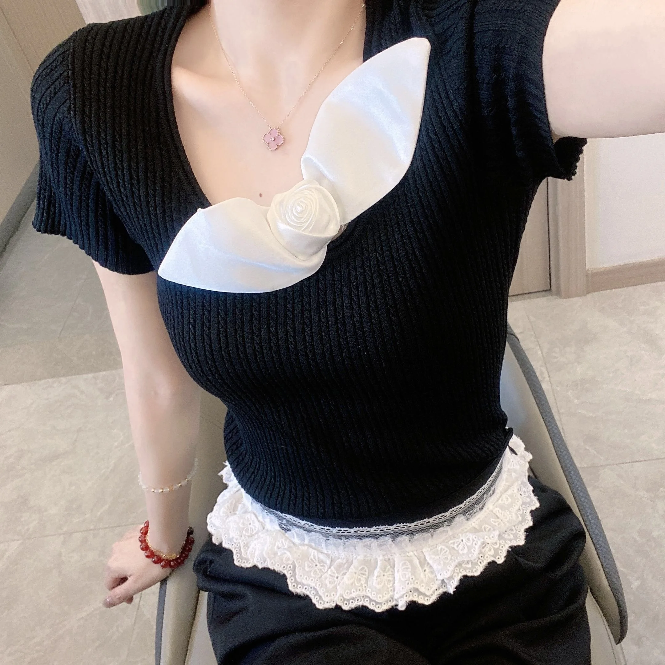 

Rose Decorated 3D Knitted Short Sleeve T-Shirt Slim Fit round Neck Summer New Design Women's Fashion Top Quality Polyester