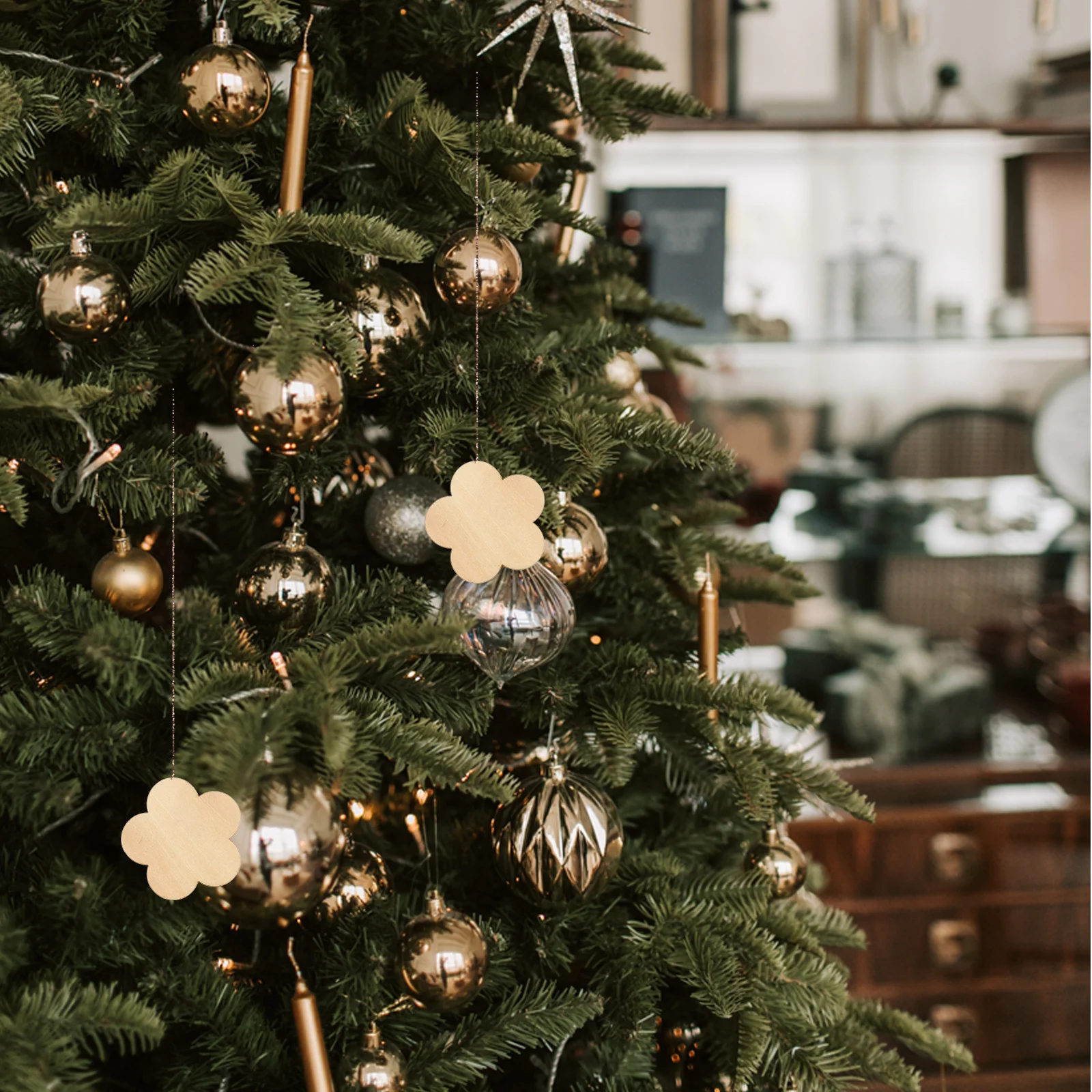 

50Pcs Flower Shape Wood Slices Unfinished Cutouts DIY Wedding Christmas Hanging Craft Home Decor Wood Chip Craft Accessories