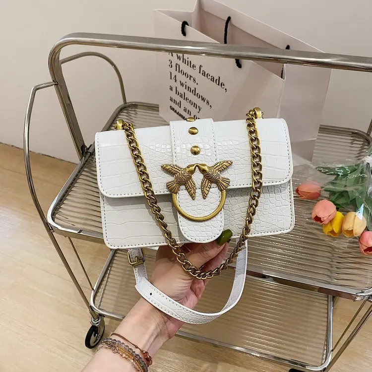 

Сумка-модуль 2026 с текстурой, минималистичная большая сумка через плечо, чистый дизайн, с цепочкой, улучшенная модель