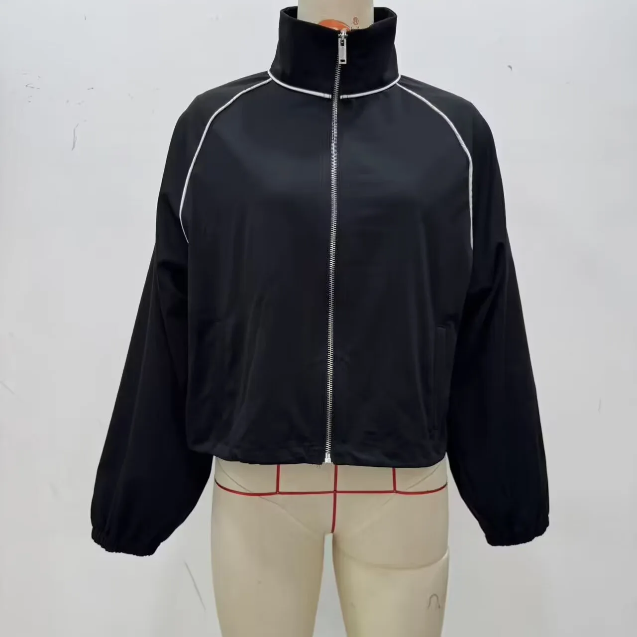 المألوف فضفاض الوقوف طوق منتفخ سترة ملابس خارجية المرأة الخريف نمط جديد النمط الأوروبي والأمريكي سستة معطف