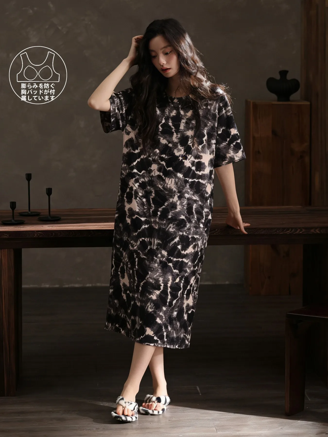 純綿レディースパジャマ　夏用カジュアルホームウェア　半袖ロングドレス　胸パッド付きプリント柄ナイトガウン