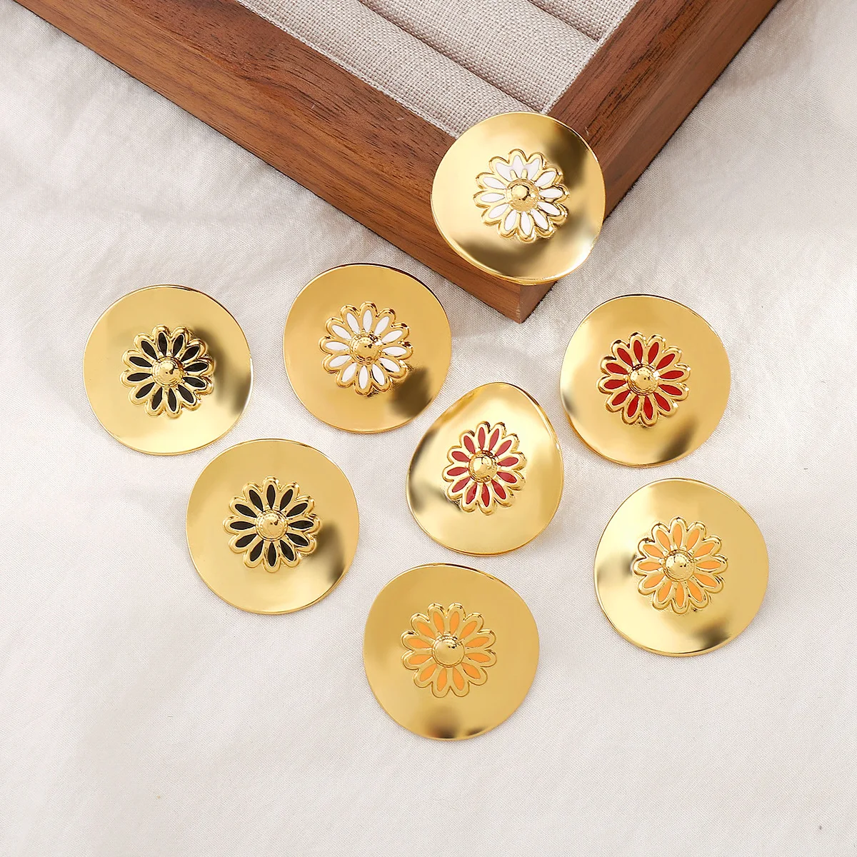 

IHUANZHI 2025 New Simple Round Daisy Earrings for Women Girls Summer Daily Activities Leisure Gatherings Charm design jewelry