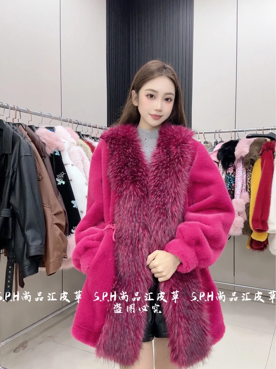 2025 New Winter Women's Mid-Length Waist-Cinching Faux Fur Coat Vintage High-End Fur Coat Elegant Winter Commuter Coat