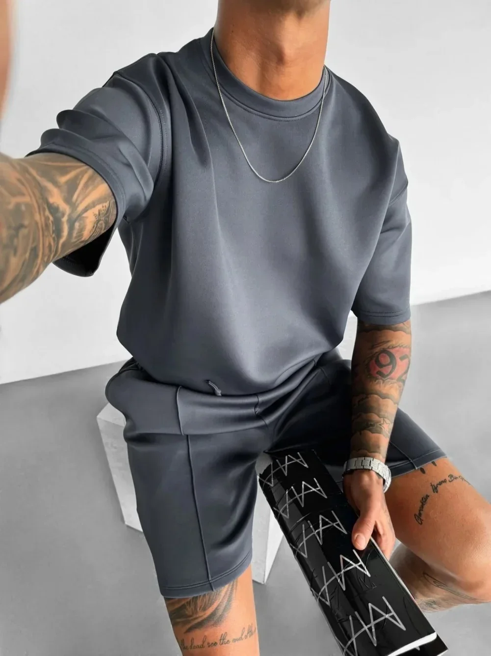 

Solid Color Europe and United States Men's Summer Short Sleeve Tshirt +Shorts 2pcs Set O-Neck Leisure Sports Men Suits