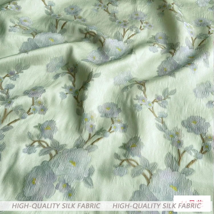 梨の花アプリコット雨花から花までワイドジャカード関楽サテンシルク生地中国風のチャイナドレス