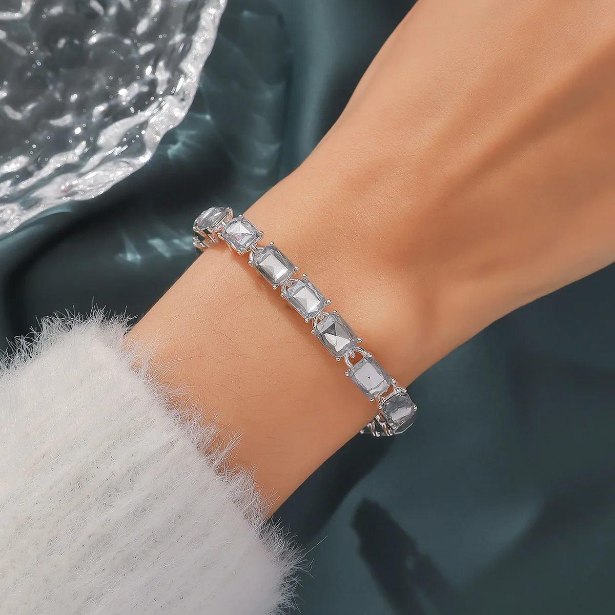 Gorgeous square multi-diamond simple versatile zircon bracelet gold-plated alloy cross-border Amazon foreign trade special women