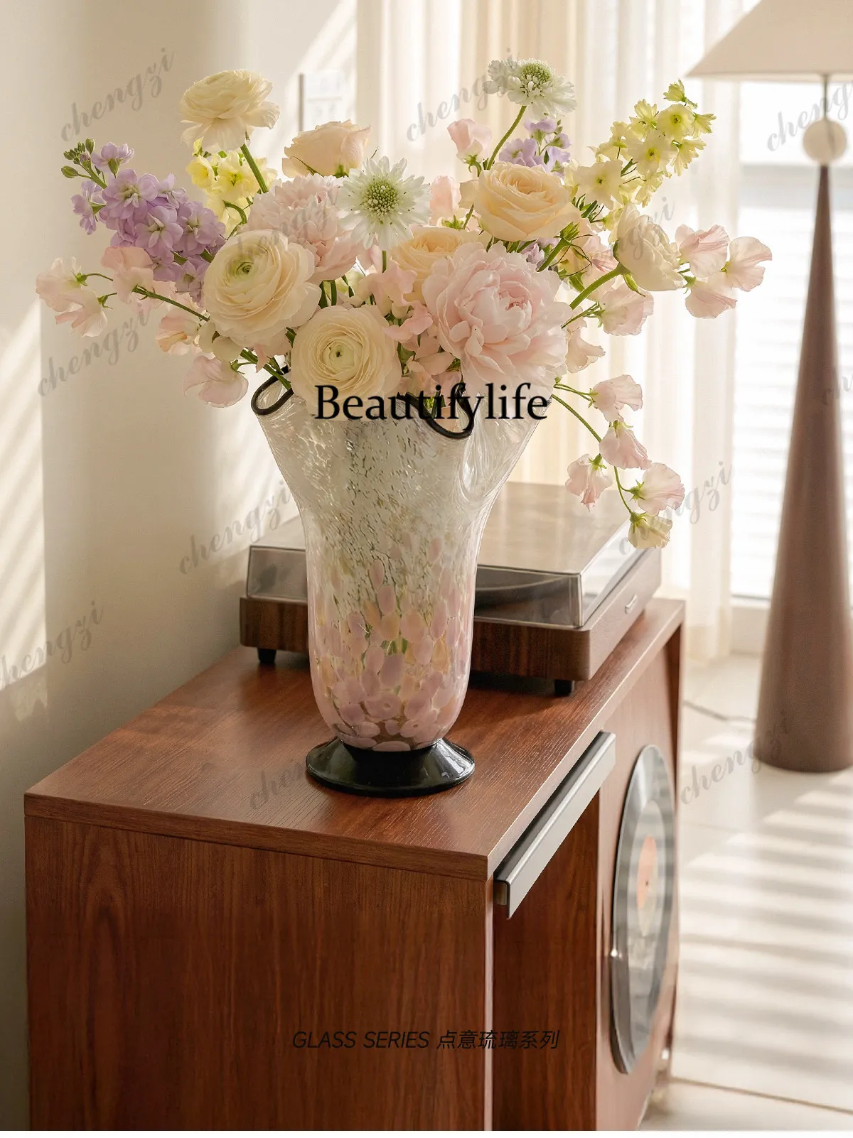 Light luxury high-end ornaments, flower arrangement in the living room niche dining table,simple and large diameter,good-looking