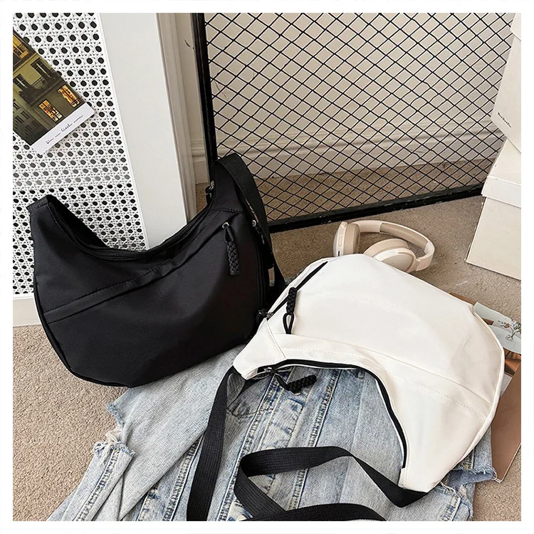 Schlichte und Stilvolle Crossbody Dumpling-Tasche, Leichtgewichtig, Große Kapazität, Umhängetasche, Studenten-Schultertasche, Vielseitige Sporttasche – Detail 11