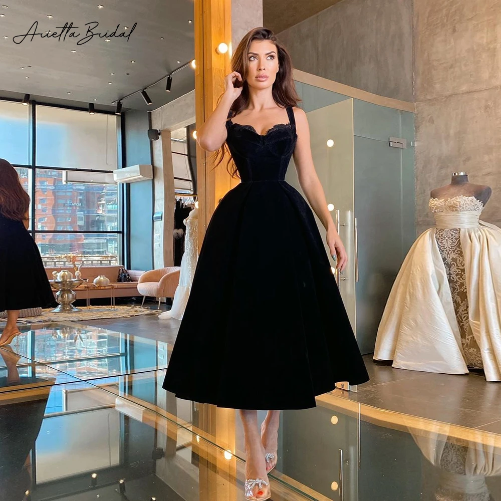 

Arietta Simple Black Velvet Midi Prom Dresses Sweetheart Spahetti Straps Short Cocktail Dresses Tea-Length A-Line Party Gowns